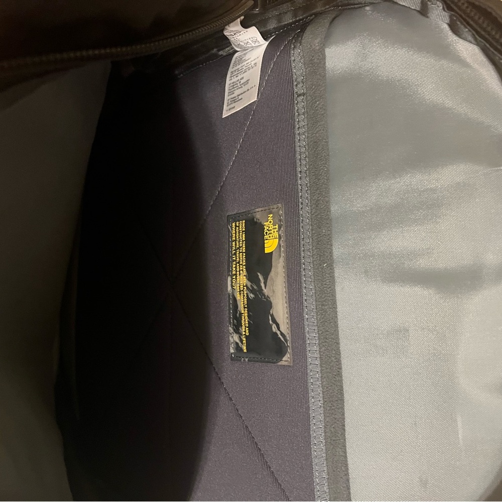 North Face Borealis Flex vent Backpack
With Whistle Black Violet Turquoise - Picture 3 of 5